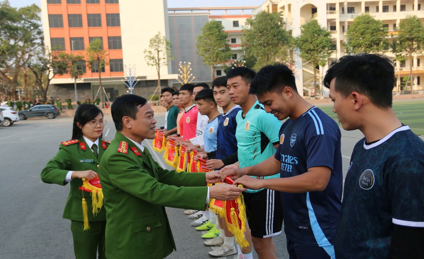 Khai mạc Giải bóng đá khối học viên năm 2024 chào mừng Đại hội đại biểu Đoàn TNCS Hồ Chí Minh Trường Cao đẳng CSND I lần thứ II, nhiệm kỳ 2024 - 2027