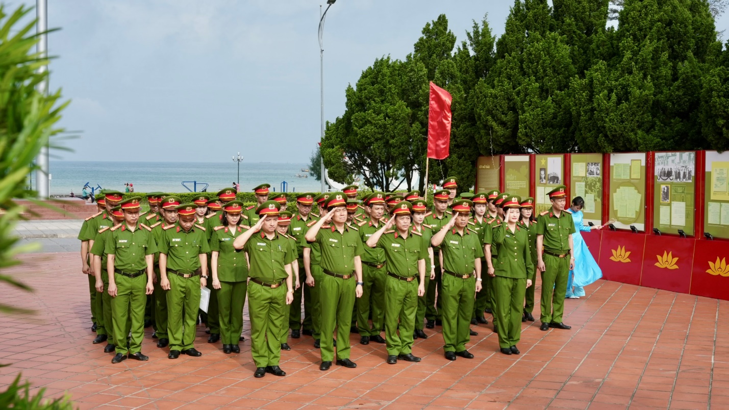 Tổ chức hoạt động thực tế, sinh hoạt chính trị và tình nghĩa xã hội tại huyện Cô Tô, tỉnh Quảng Ninh